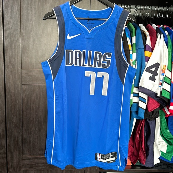 Luka Dončić Dallas Mavericks Nike Authentic Jersey Icon Edition